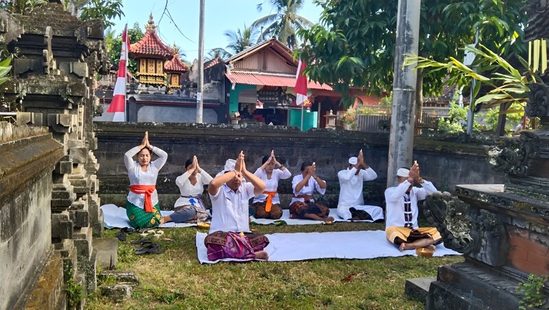 Persembahyangan Bersama Rahina Tilem 