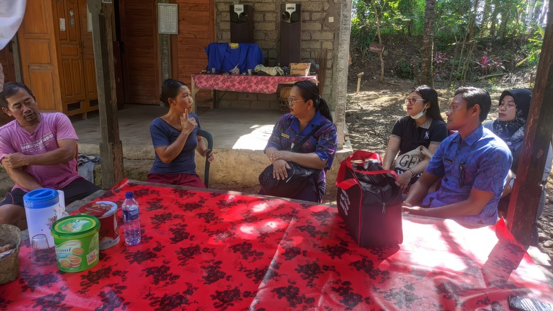 Kunjungan Dinas Perlindungan Anak dan Perempuan di Desa Pulukan: Dukungan untuk Korban Pemukulan