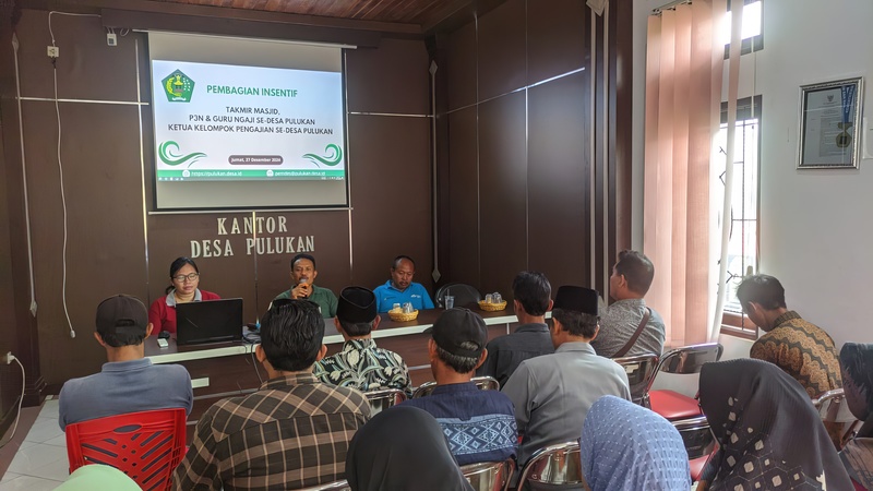 Pembagian Insentif untuk Takmir Masjid, P3N, Guru Ngaji, dan Ketua Kelompok Pengajian Desa Pulukan