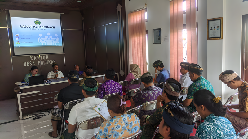 Rapat Koordinasi Rutin Bahas Efisiensi Anggaran dan Absensi Perangkat Desa Pulukan