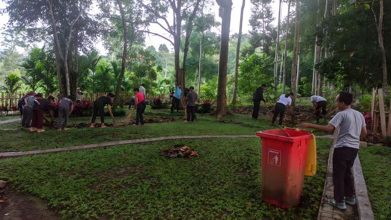 Kegiatan Jumat Bersih di Agro Wisata Desa Pulukan, Upaya Rutin Pelihara Kelestarian Lingkungan