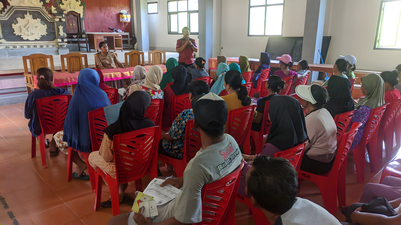 Sosialisasi P2K2 bagi KPM PKH di Desa Pulukan: Pentingnya Transparansi dan Kesesuaian Bantuan Sosial