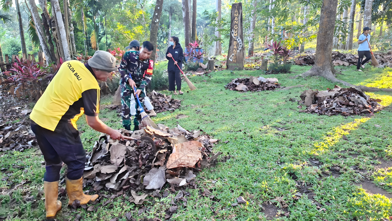 Jumat Bersih di Agro Wisata Desa Pulukan, Wujud Kebersamaan Jaga Kebersihan Lingkungan