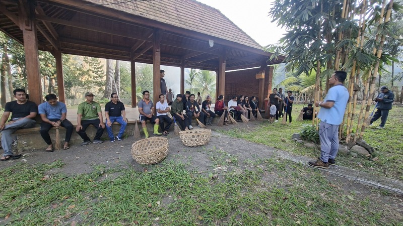 Kegiatan Jumat Bersih di Agro Wisata Desa Pulukan